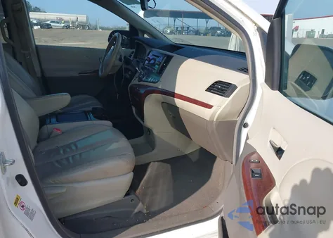 2011 Toyota Sienna Xle V6 z USA, uszkodzony, nr VIN 5TDYK3DC3BS074645